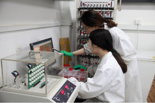 能直接吃 20秒溶于水 你见过这样的塑料吗